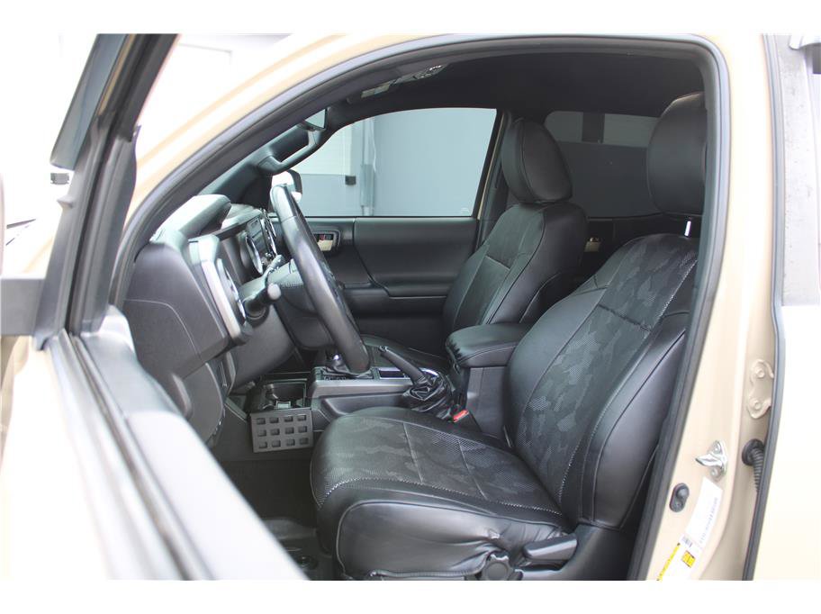 Used 2019 Toyota Tacoma TRD Sport w/ Exterior Package AWD/4WD image 8