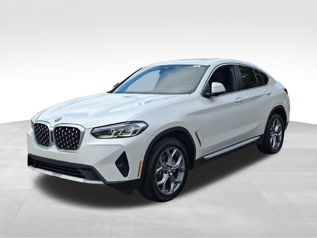 Used 2024 BMW X4 xDrive30i w/ Parking Assistance Package AWD/4WD image 3