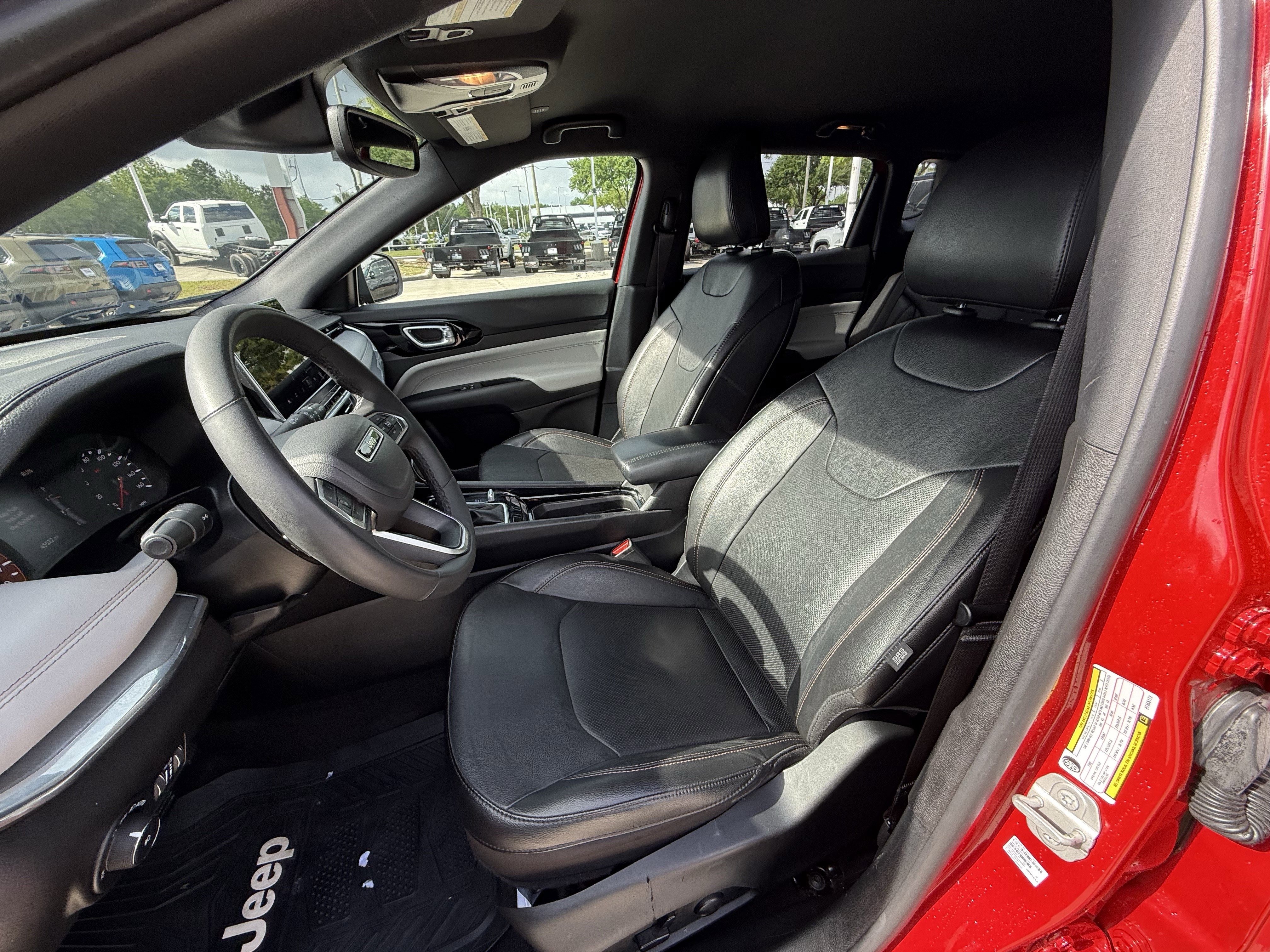 Used 2023 Jeep Compass Limited image 28