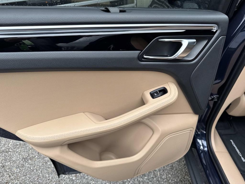 Used 2023 Porsche Macan S w/ Sport Chrono Package image 12