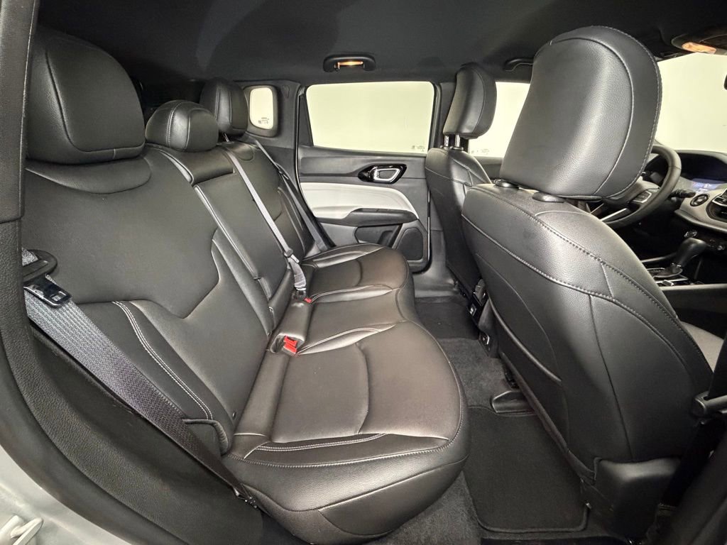 Used 2025 Jeep Compass Limited image 8