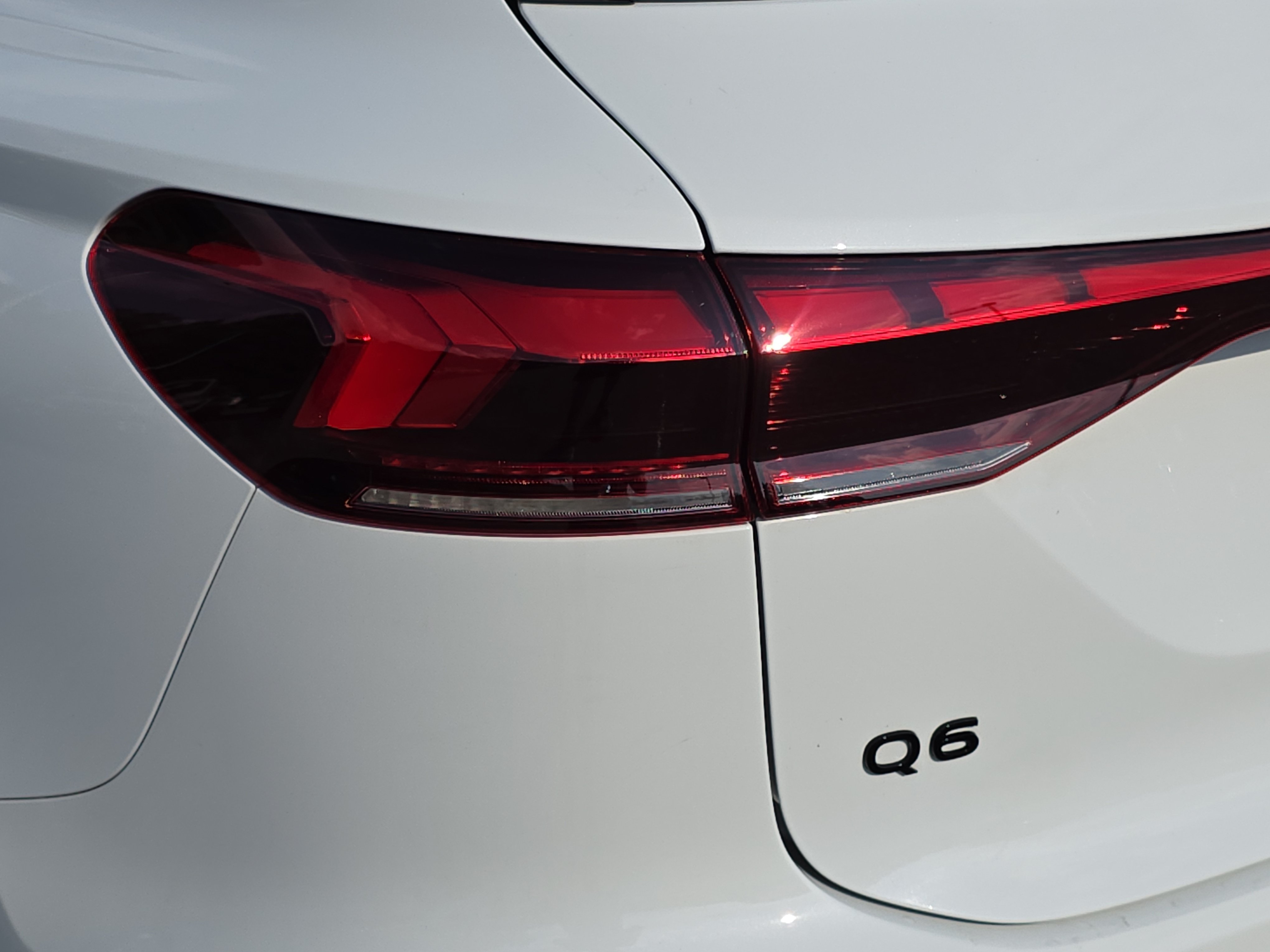 Used 2025 Audi Q6 e-tron Premium Plus w/ Premium Plus AWD/4WD image 34