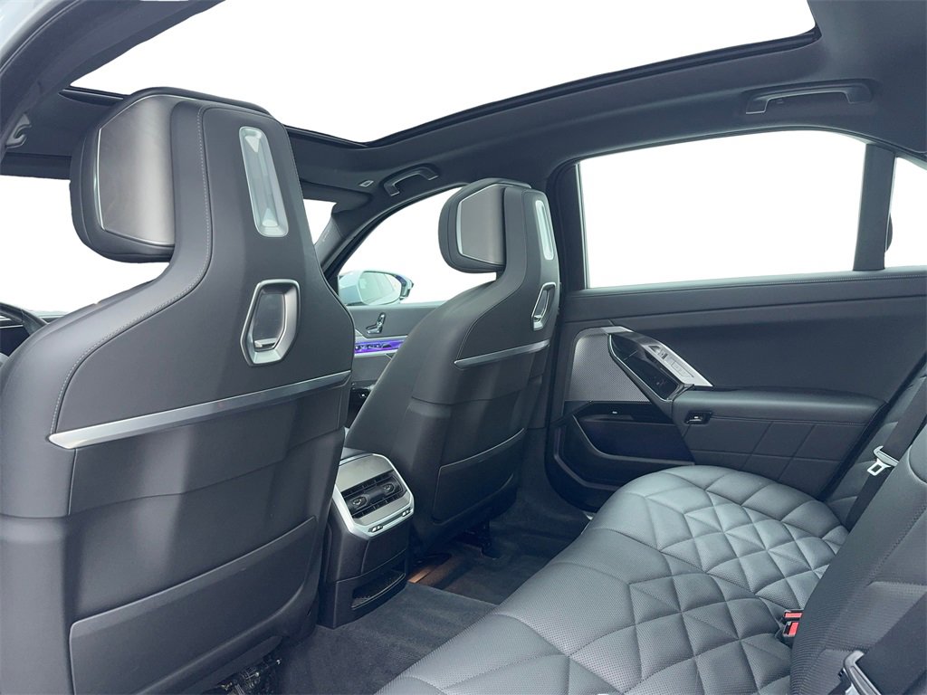 Used 2023 BMW 740i image 40