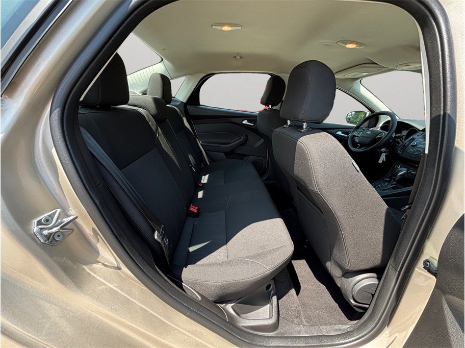 Used 2017 Ford Focus SE FWD image 28