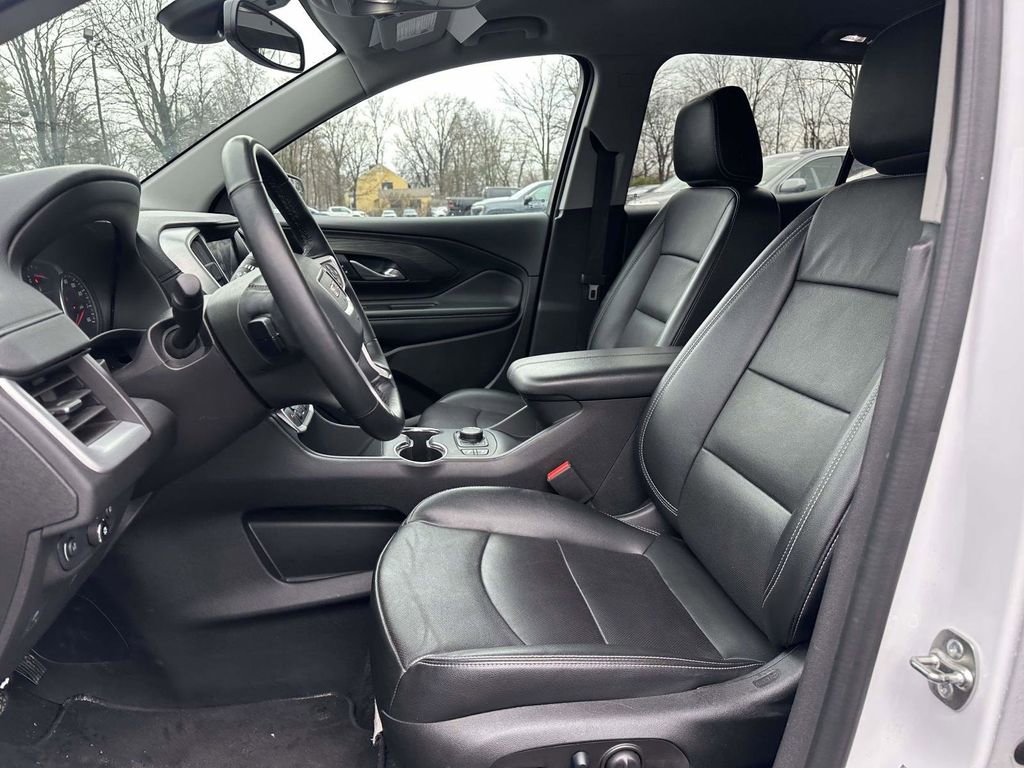 Used 2024 GMC Terrain SLT image 15