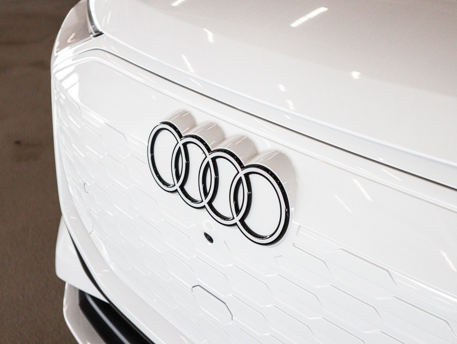 Certified 2025 Audi Q6 e-tron Premium w/ Convenience Package image 27