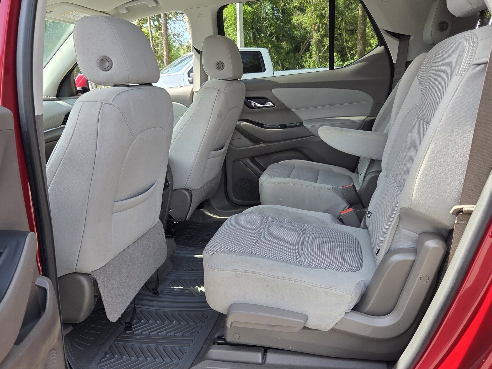 Used 2018 Chevrolet Traverse LT FWD image 11