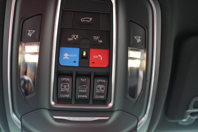 New 2026 Jeep Grand Cherokee L Limited w/ Limited Altitude Package AWD/4WD image 38