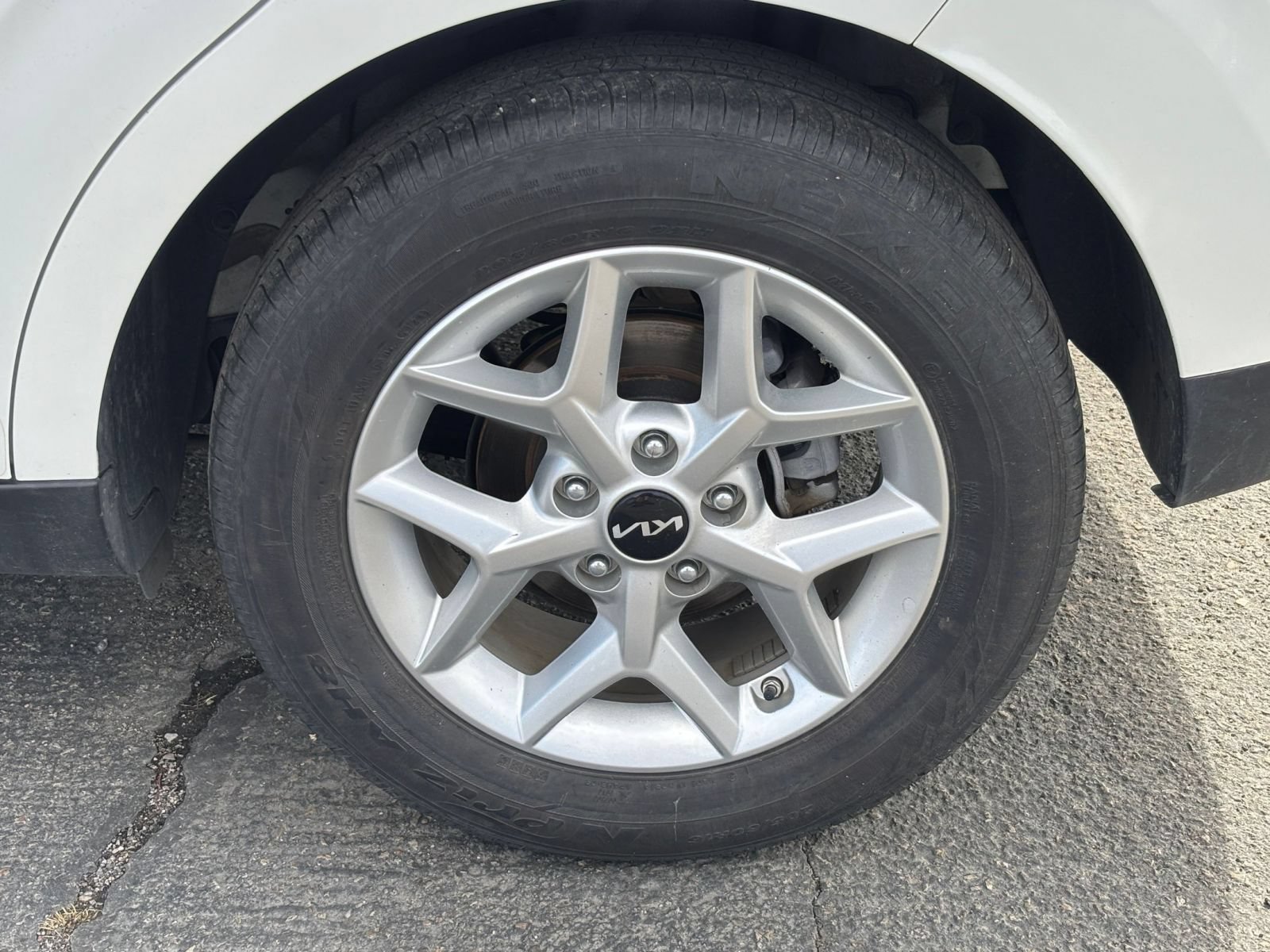 Used 2025 Kia Soul LX w/ LX Technology Package FWD image 27