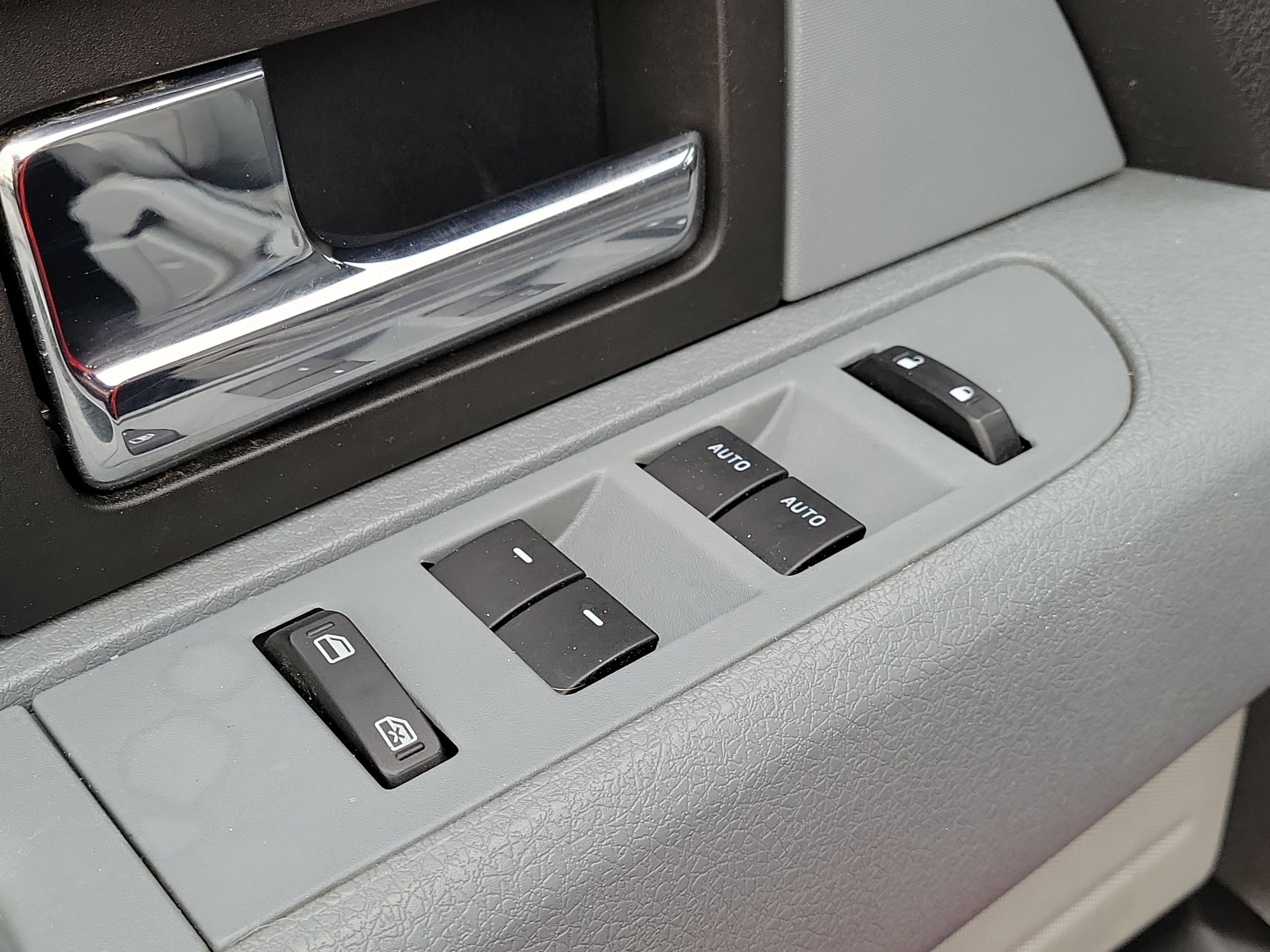 Used 2012 Ford F150 XLT w/ XLT Chrome Pkg image 17