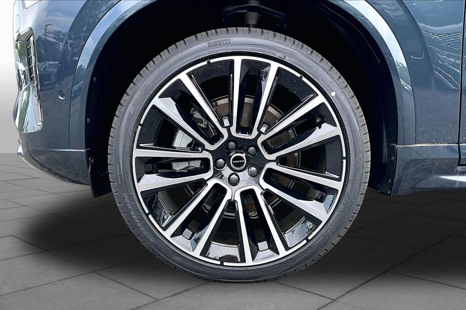 New 2026 Volvo XC90 B6 Plus w/ Protection Package Premier AWD/4WD image 16