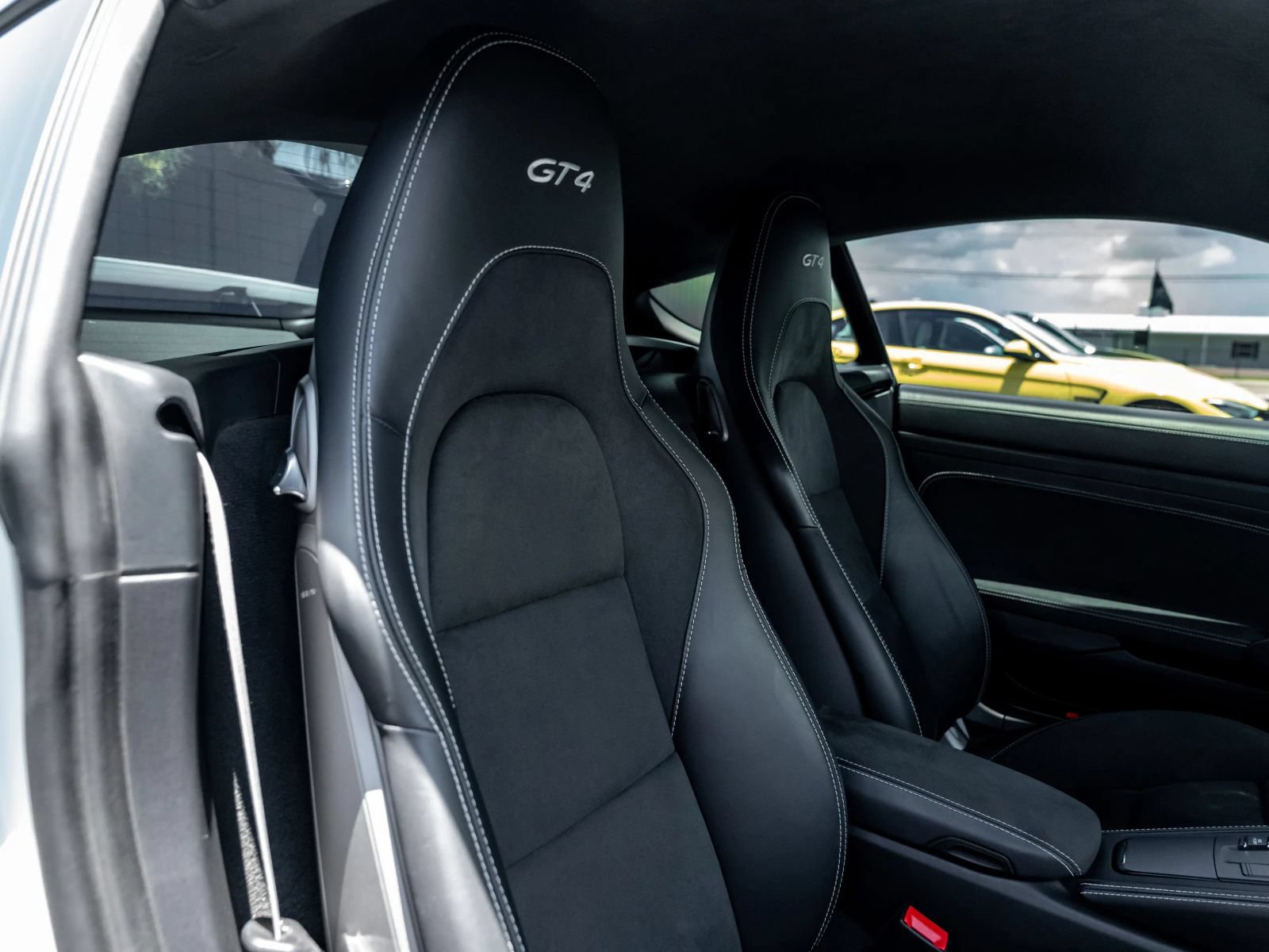 Used 2022 Porsche 718 Cayman GT4 RWD image 18