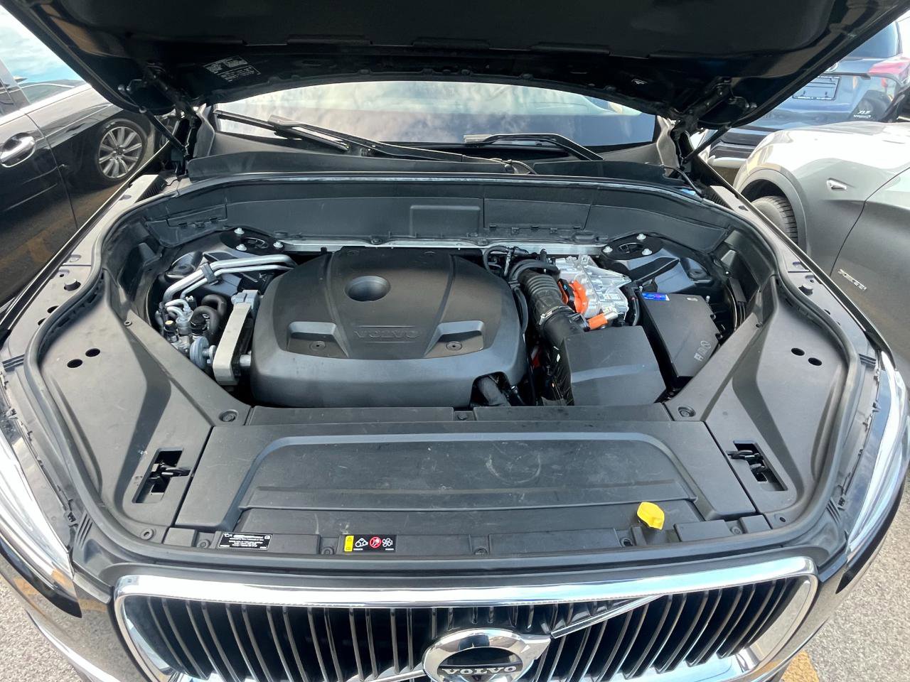 Used 2016 Volvo XC90 T8 Momentum AWD/4WD image 46