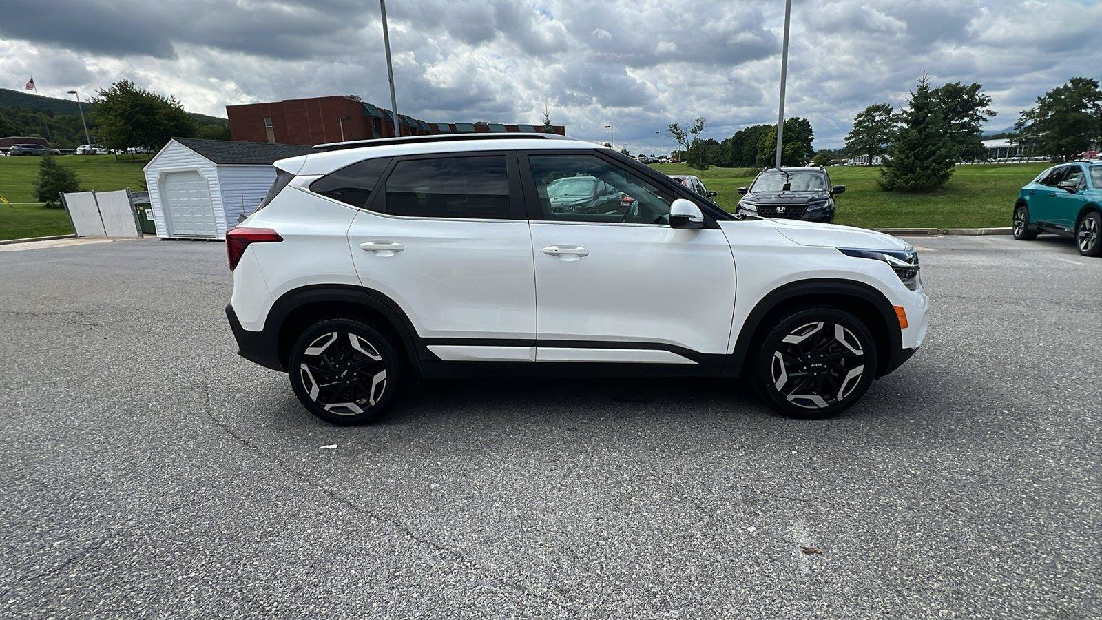 Used 2024 Kia Seltos SX AWD/4WD image 3