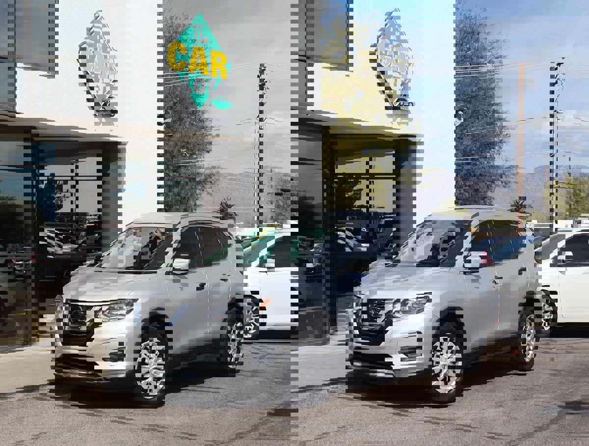 Used 2019 Nissan Rogue S image 2