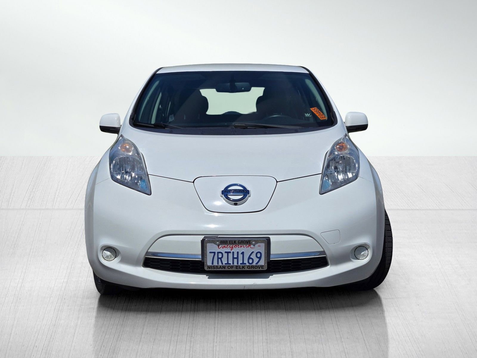 Used 2016 Nissan Leaf SV w/ Premium Package FWD image 2