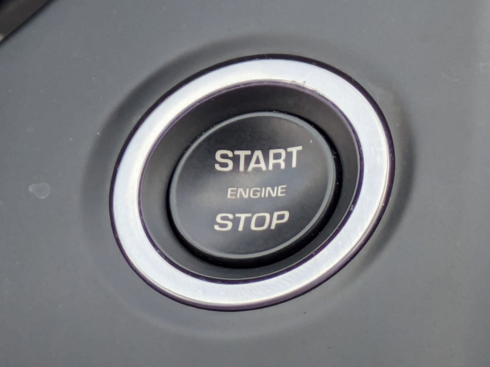 Used 2020 Jaguar E-PACE SE image 17