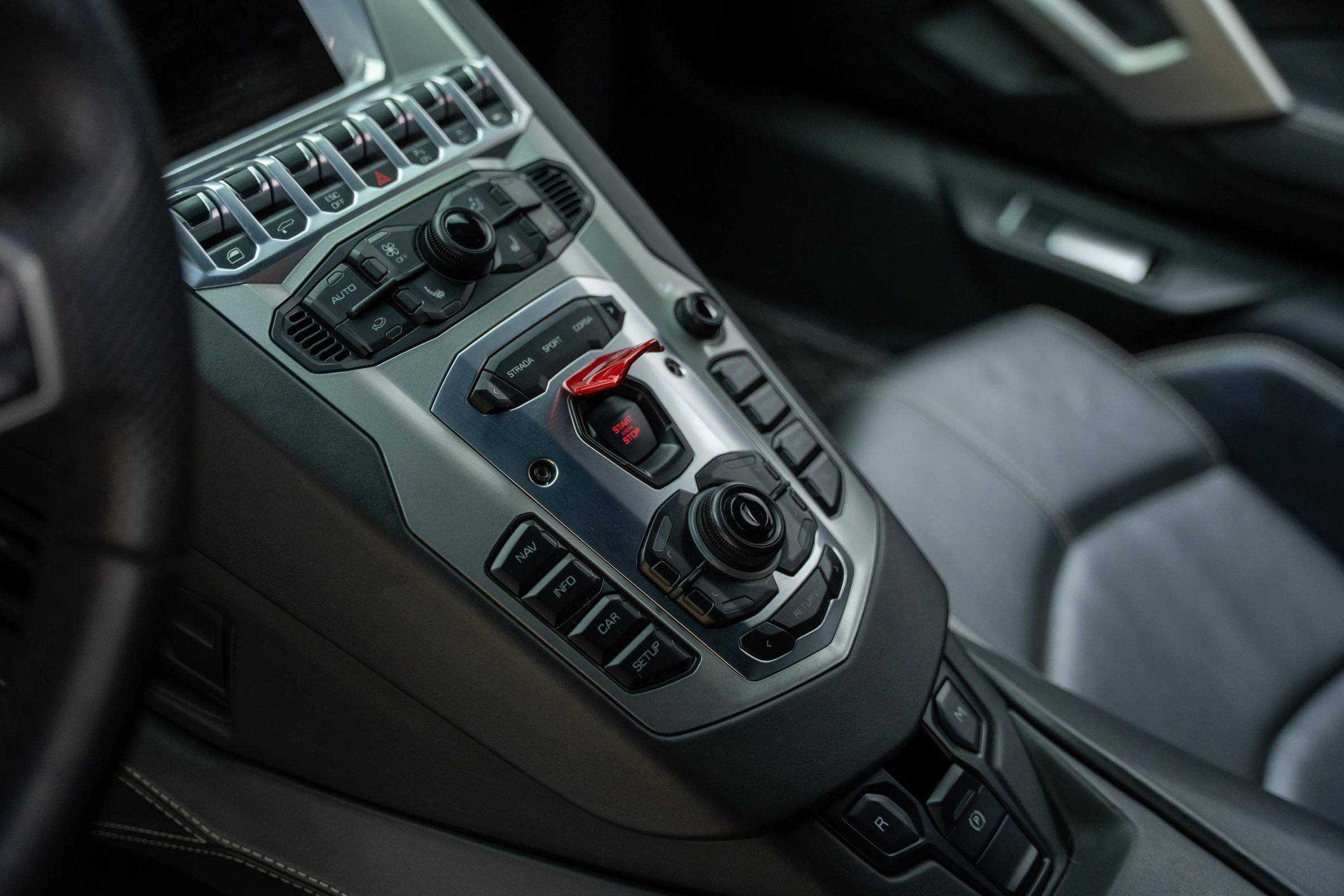 Used 2013 Lamborghini Aventador LP 700-4 image 31