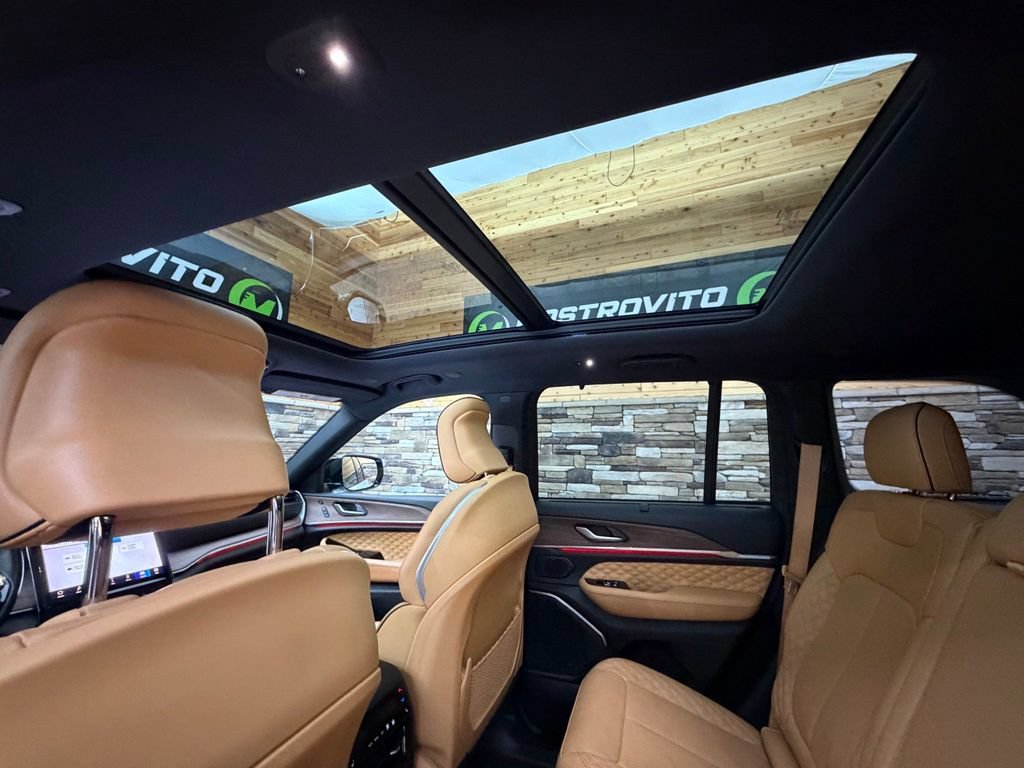 Used 2023 Jeep Grand Cherokee Summit w/ Luxury Tech Group V AWD/4WD image 44