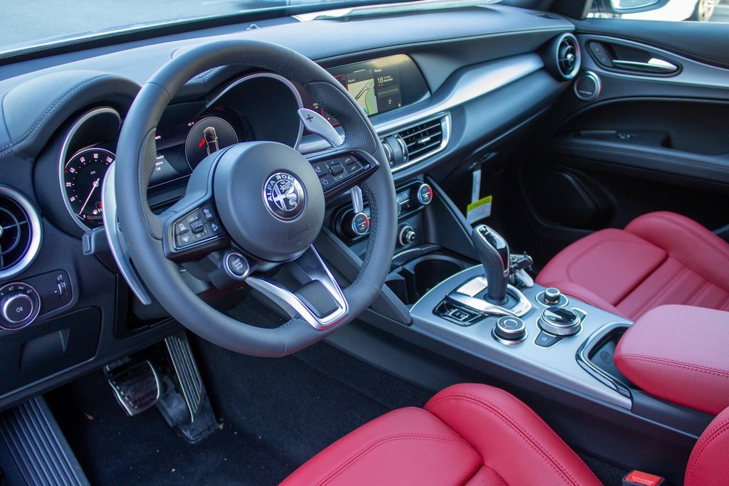New 2025 Alfa Romeo Stelvio Sprint image 11