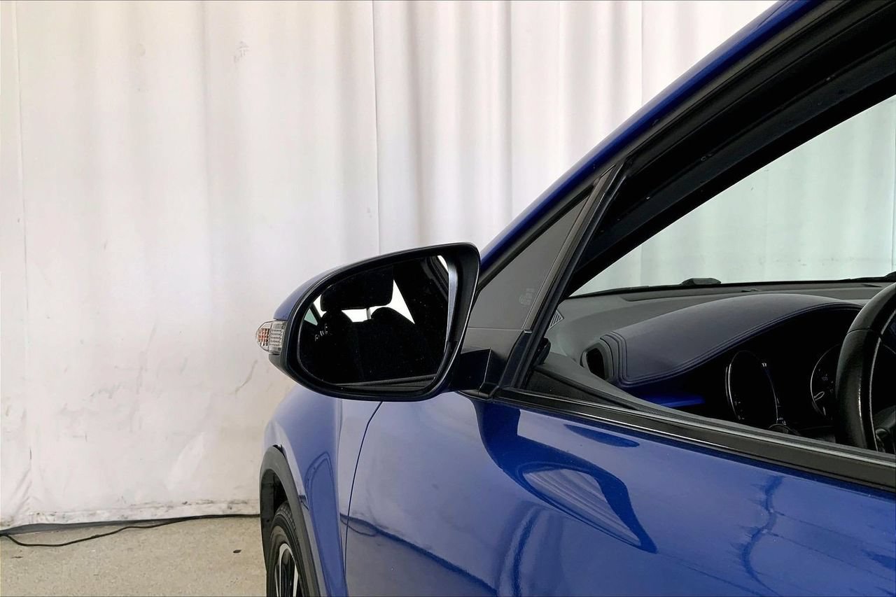 Used 2022 Toyota C-HR XLE FWD image 10