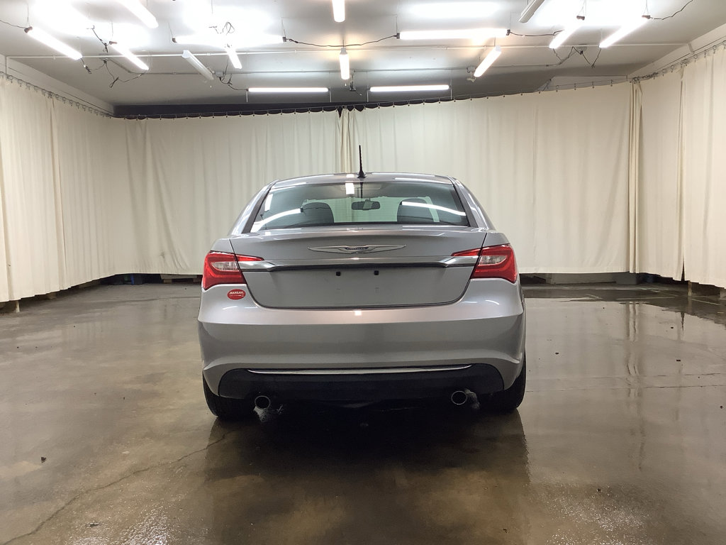 Used 2013 Chrysler 200 Limited image 7
