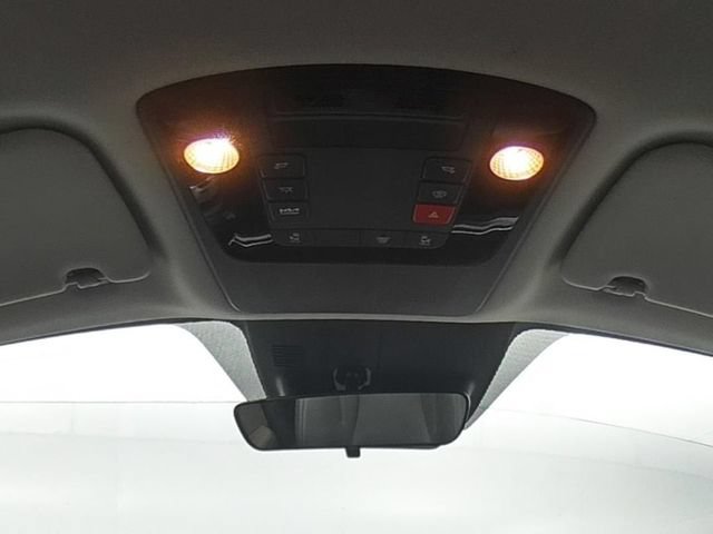 Used 2025 Kia Carnival FWD image 30