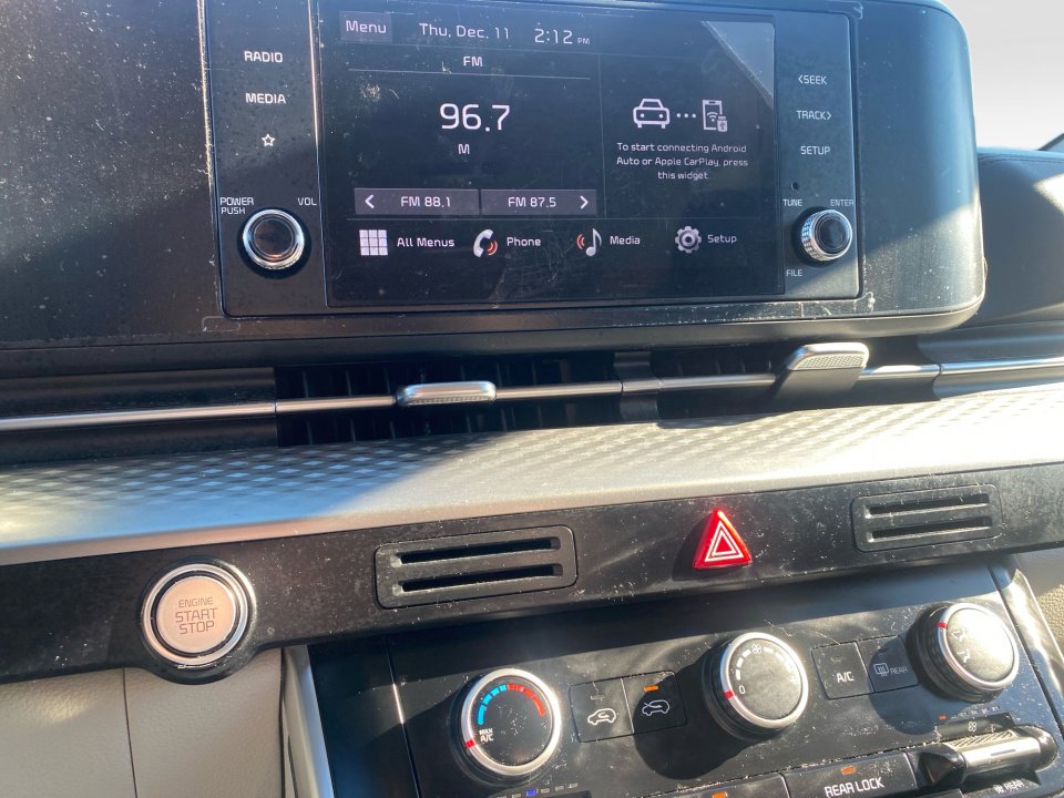 Used 2023 Kia Carnival LX image 20