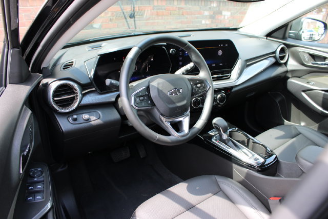 Used 2025 Chevrolet Trax ACTIV w/ Driver Confidence Package FWD image 10