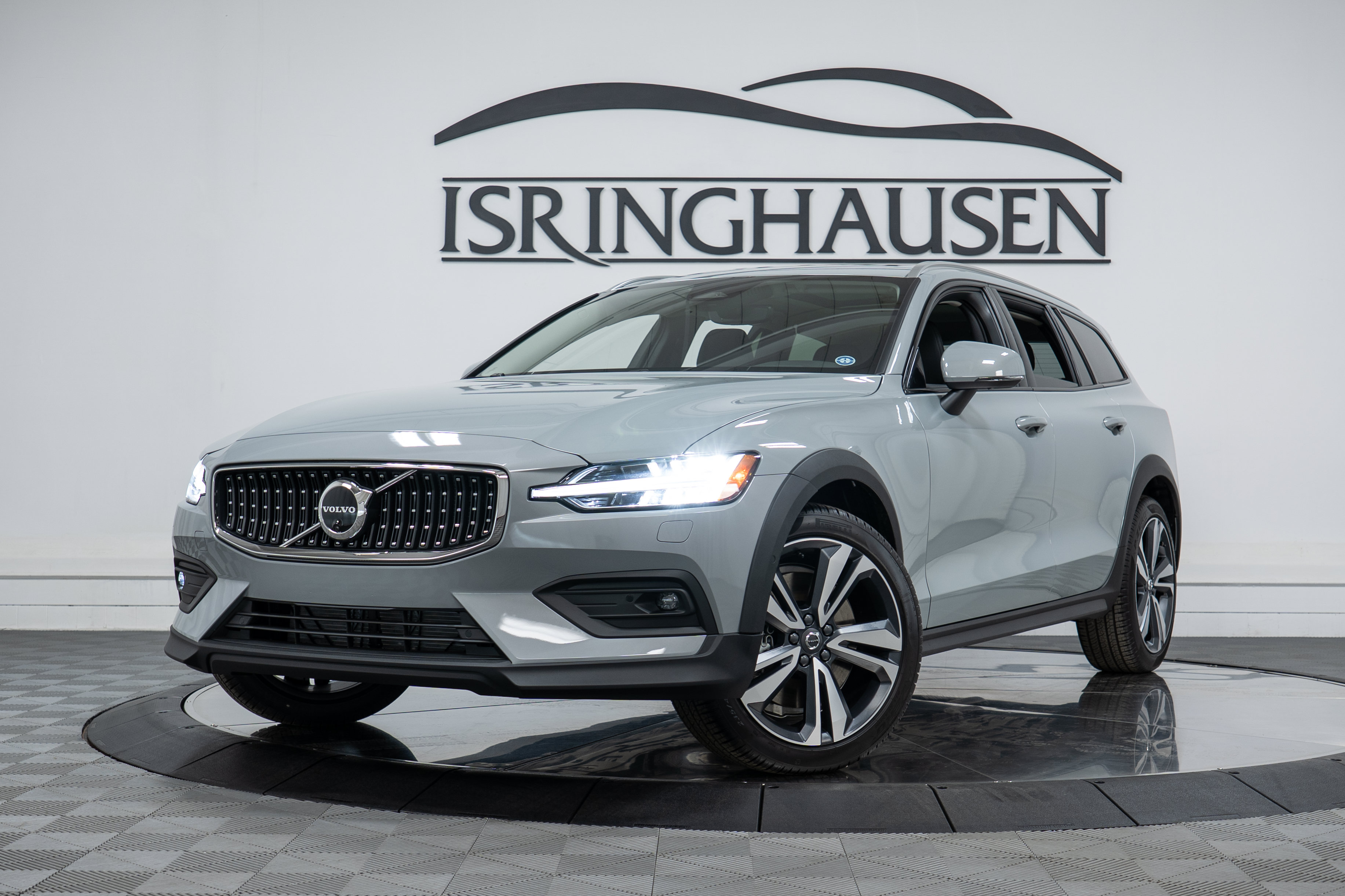 New 2026 Volvo V60 B5 Cross Country Plus w/ Climate Package AWD/4WD image 26