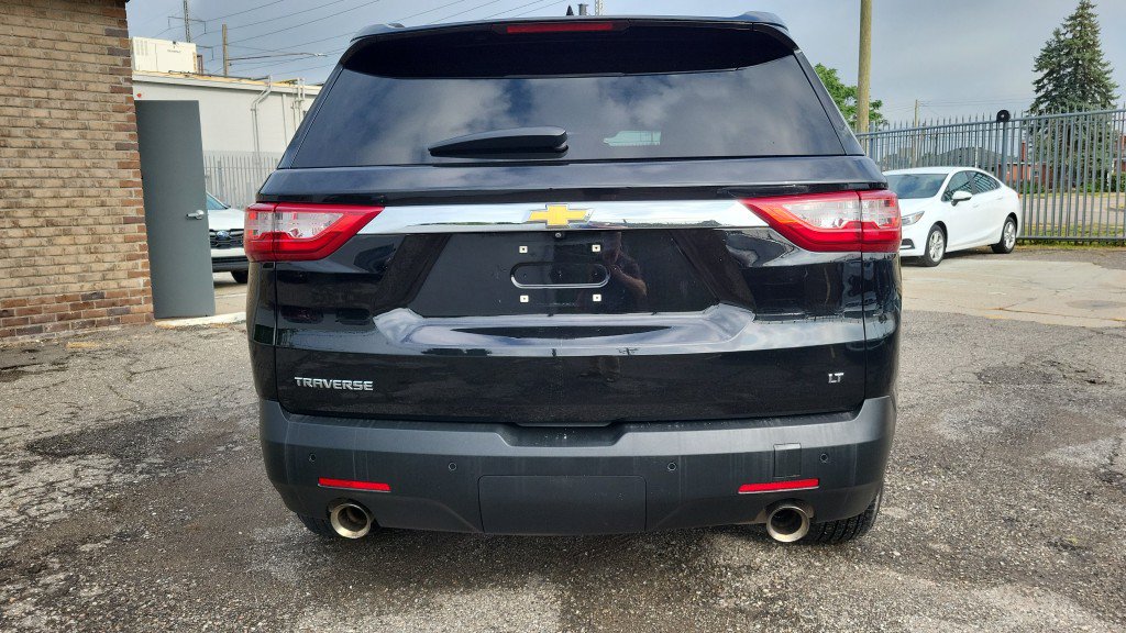 Used 2021 Chevrolet Traverse LT FWD image 8