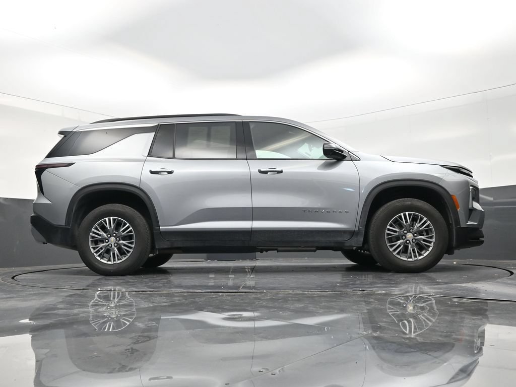 Used 2024 Chevrolet Traverse LT FWD image 24