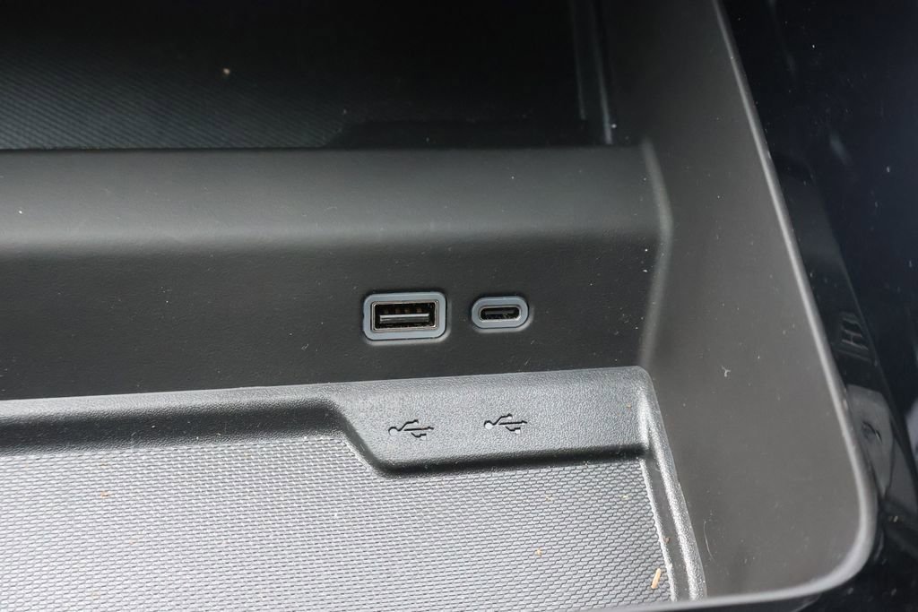 Used 2025 Chevrolet Suburban Premier AWD/4WD image 30
