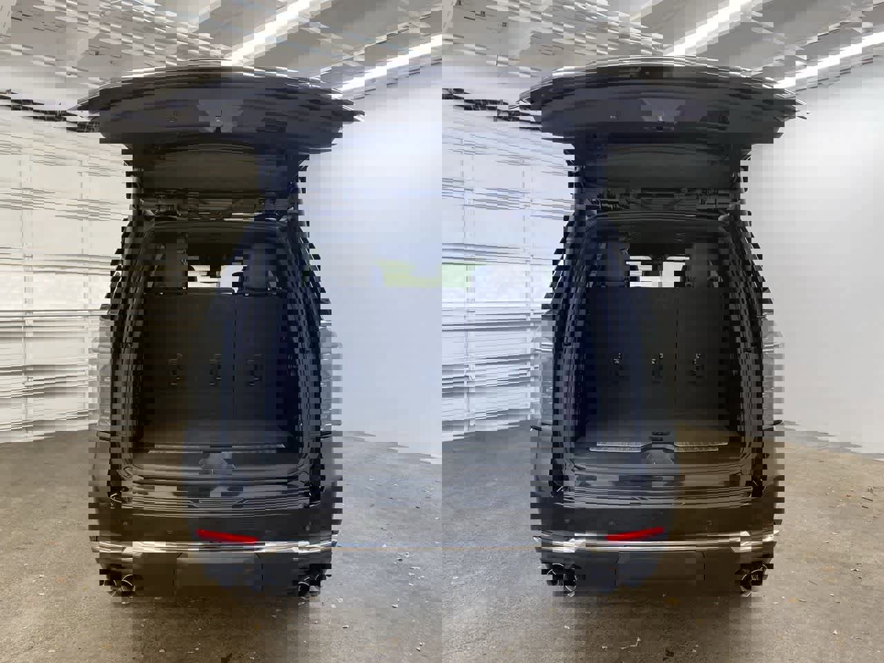 Used 2025 Chevrolet Tahoe Premier image 27