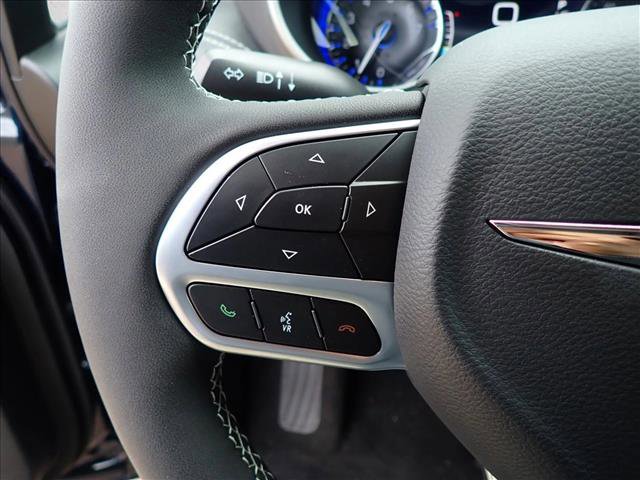 New 2025 Chrysler Pacifica Select FWD image 17