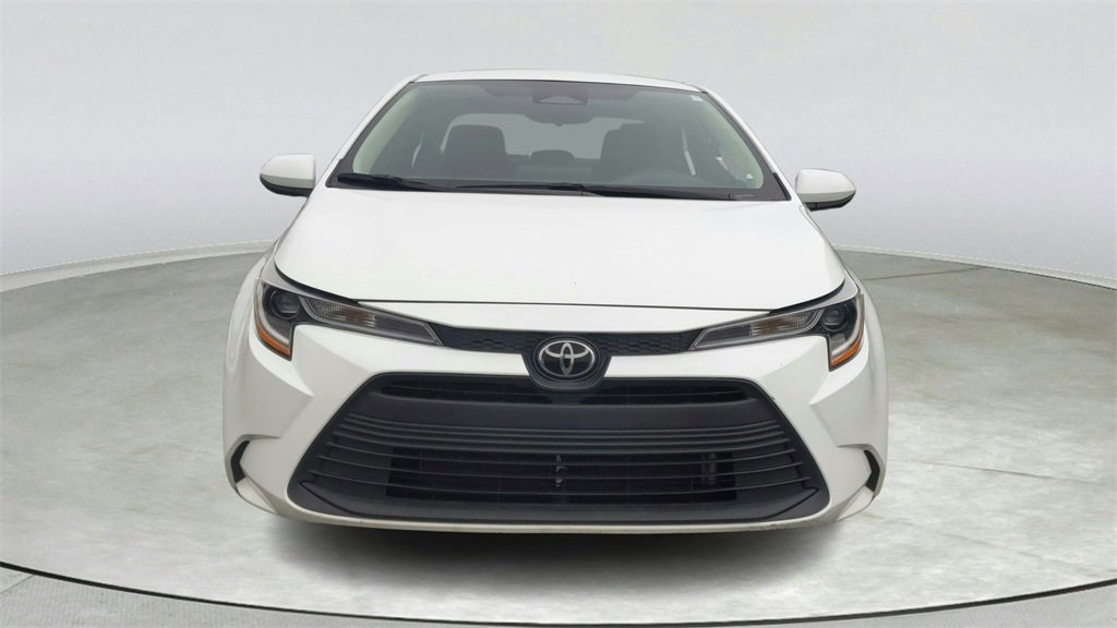 Used 2024 Toyota Corolla LE image 2