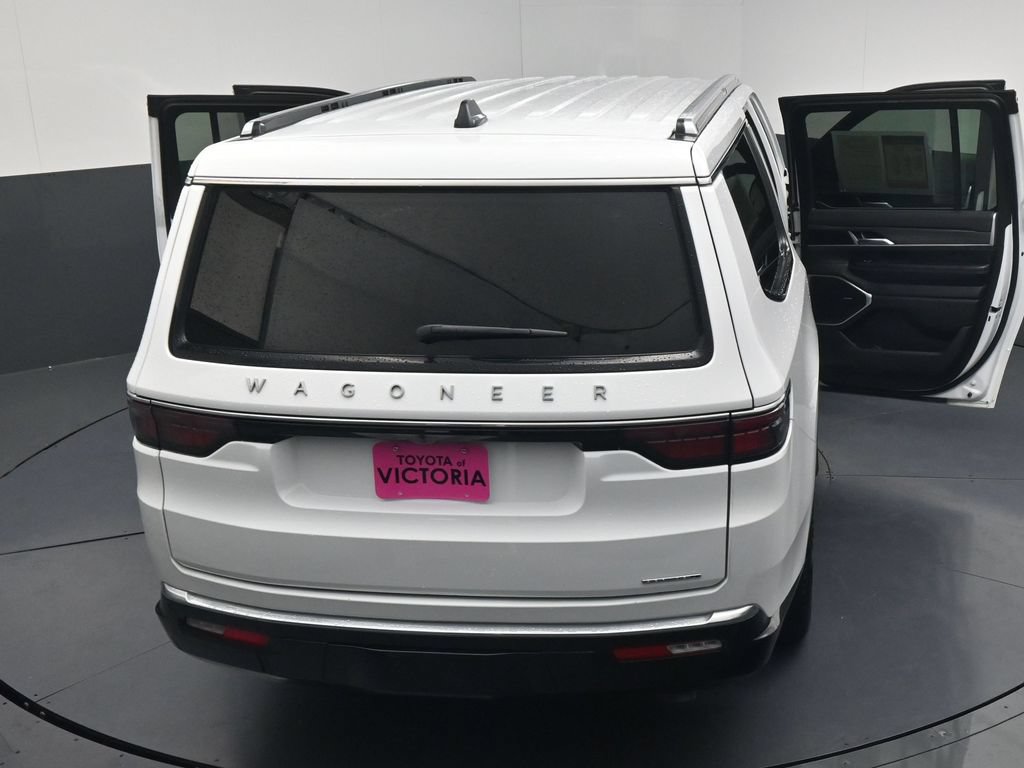 Used 2024 Jeep Wagoneer L Series II RWD image 27