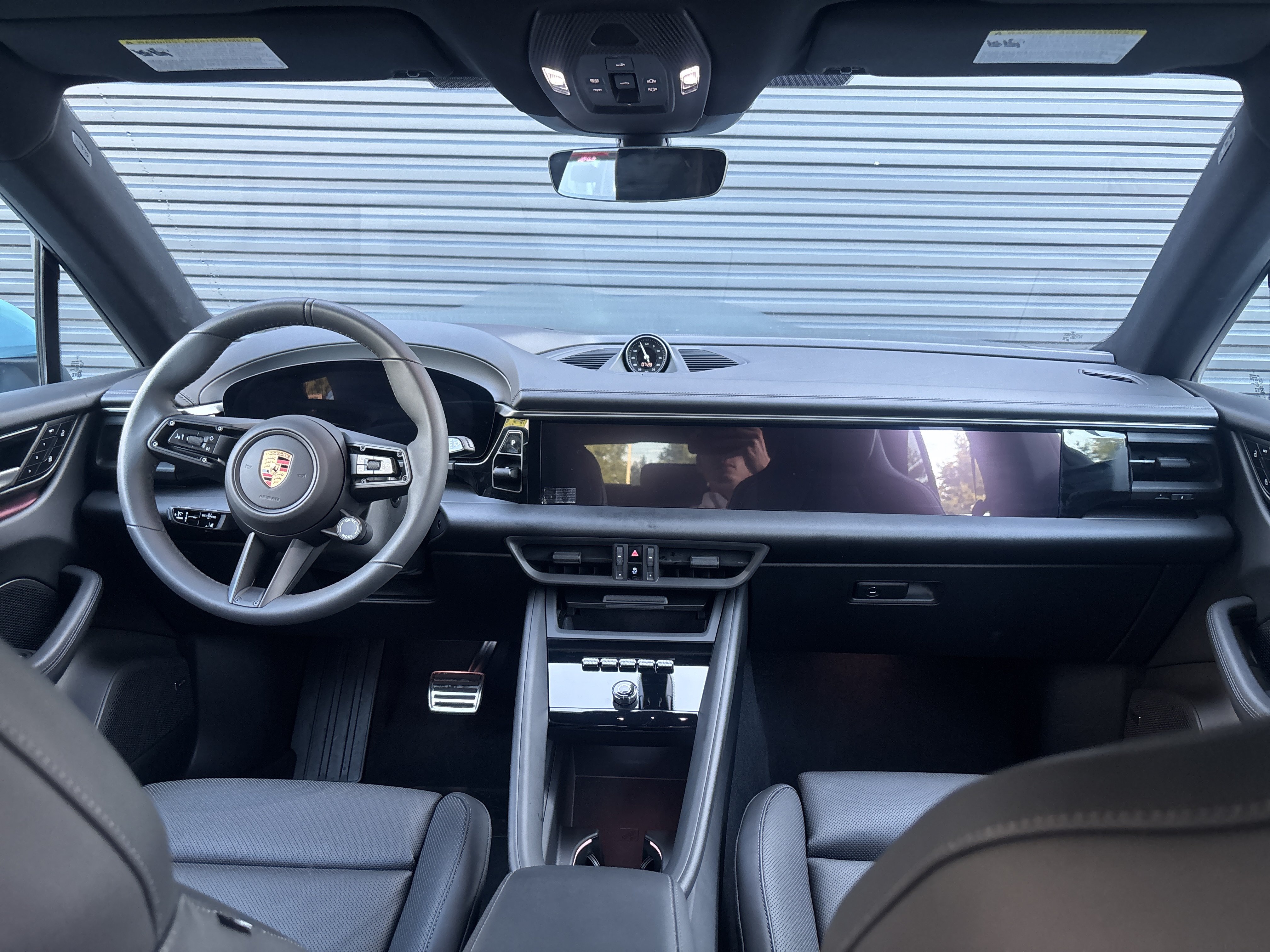 New 2025 Porsche Macan 4S Electric AWD/4WD image 18
