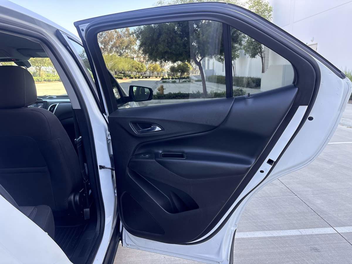 Used 2018 Chevrolet Equinox LT FWD image 13
