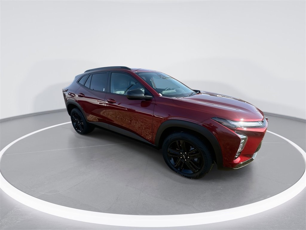 Used 2024 Chevrolet Trax ACTIV w/ Driver Confidence Package image 2