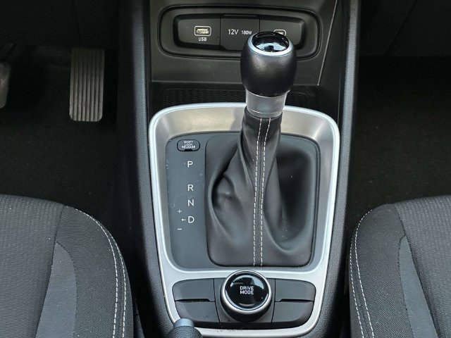 Used 2025 Hyundai Venue SEL FWD image 25
