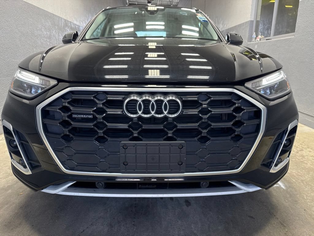 Used 2023 Audi Q5 2.0T Premium w/ Convenience Package AWD/4WD image 3
