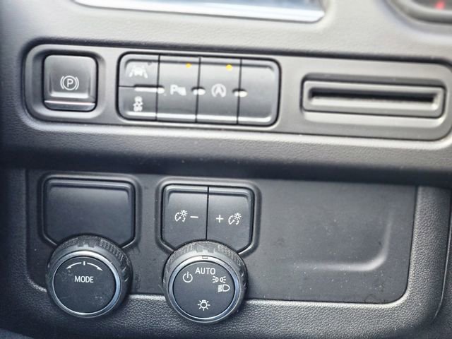 Used 2023 Chevrolet Suburban Premier image 20