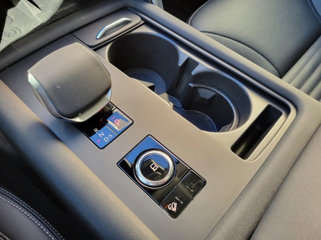 Used 2024 Land Rover Discovery S image 34