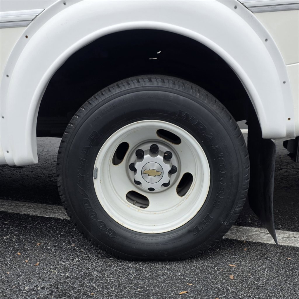 Used 2016 Chevrolet Express 3500 w/ Shuttle Bus Package image 29