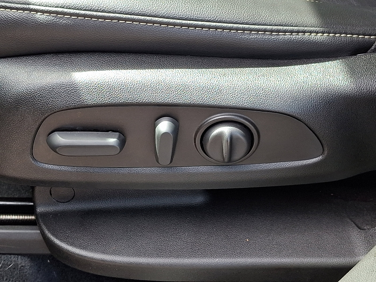 Used 2023 Chevrolet Traverse LT w/ LPO, Floor Liner Package image 26