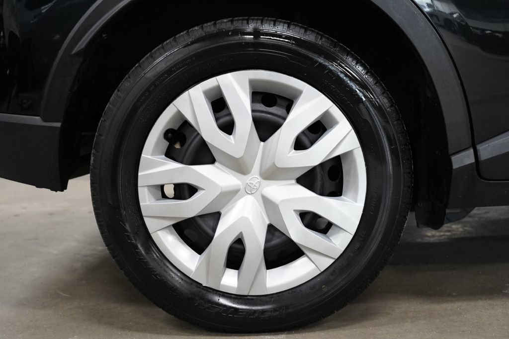 Used 2019 Toyota C-HR LE FWD image 34