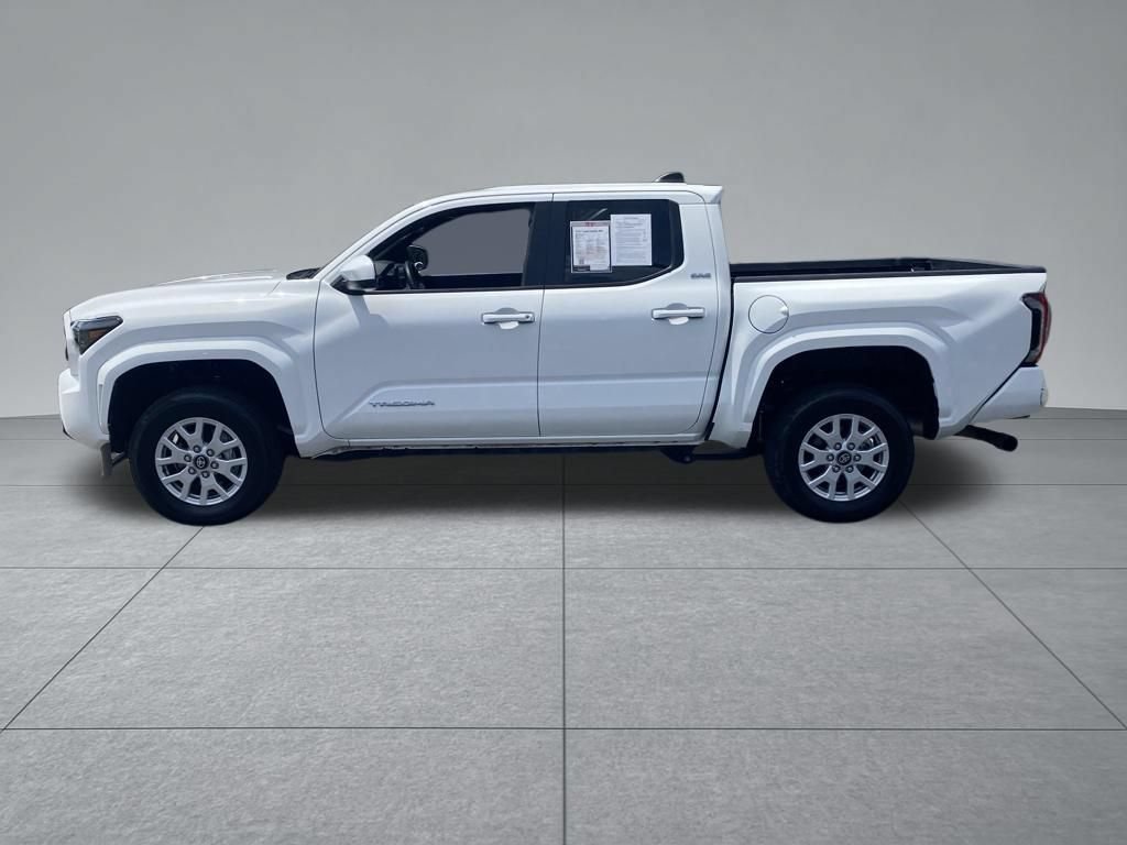 Used 2025 Toyota Tacoma SR5 AWD/4WD image 4