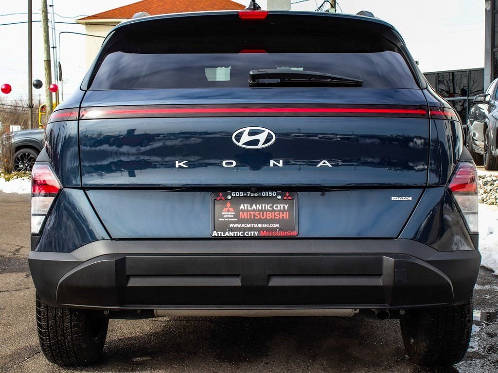Used 2025 Hyundai Kona SEL image 5