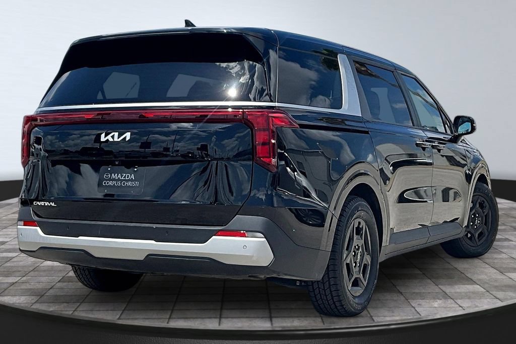 Used 2025 Kia Carnival FWD image 7